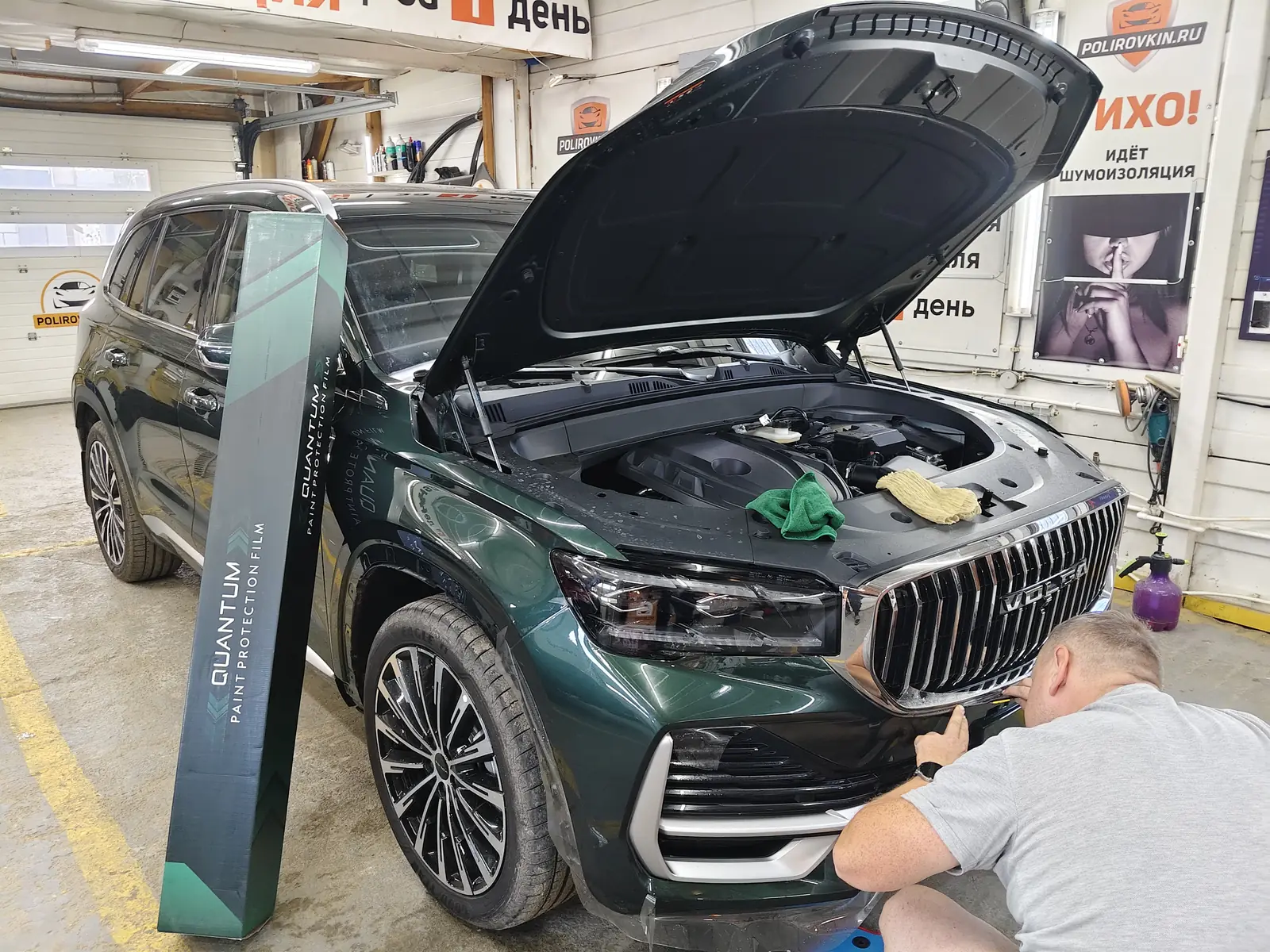 Оклейка зон риска полиуретановой пленкой geely monjaro.