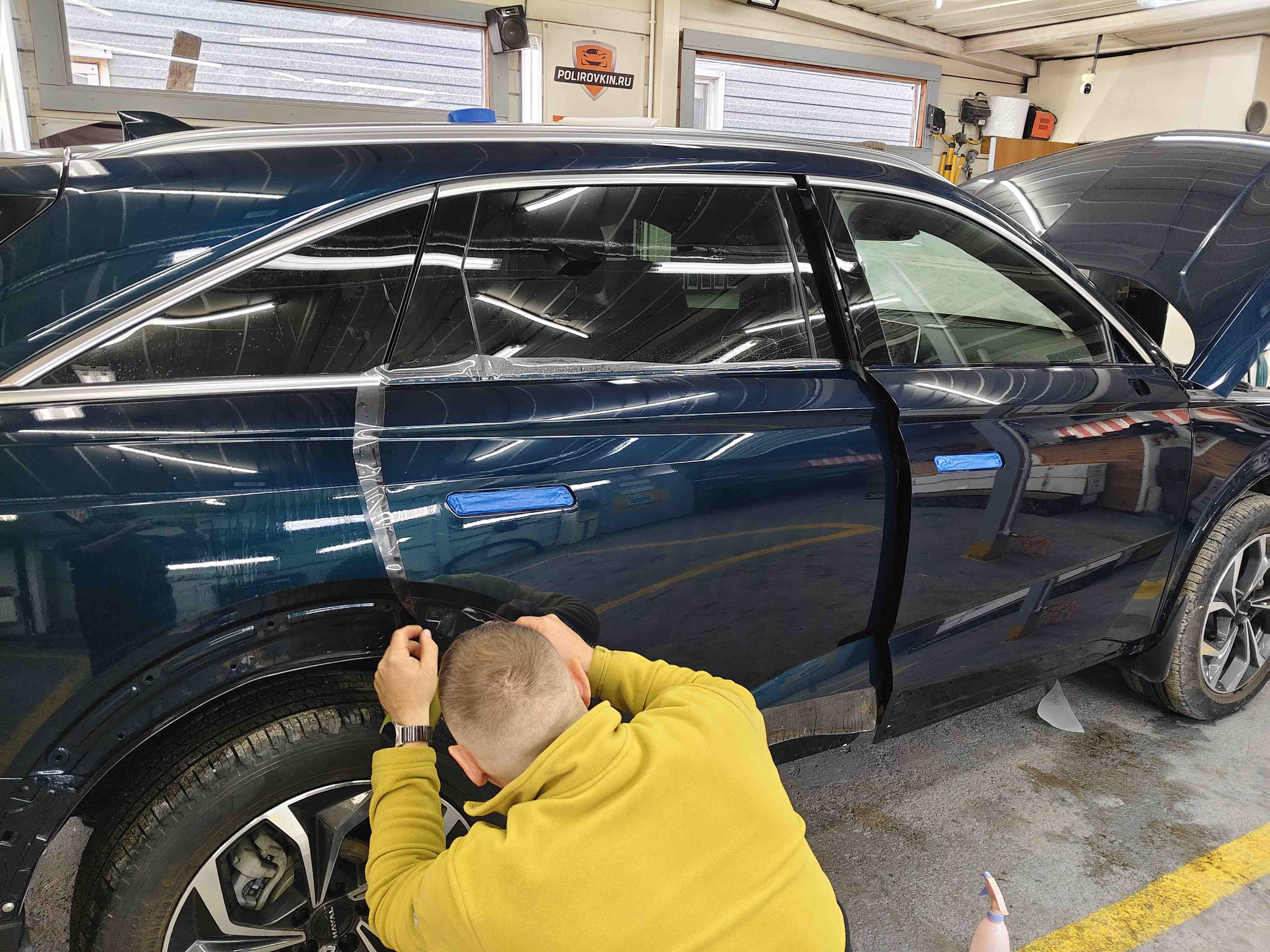 Нанесение и посадка полиуретановой плёнки