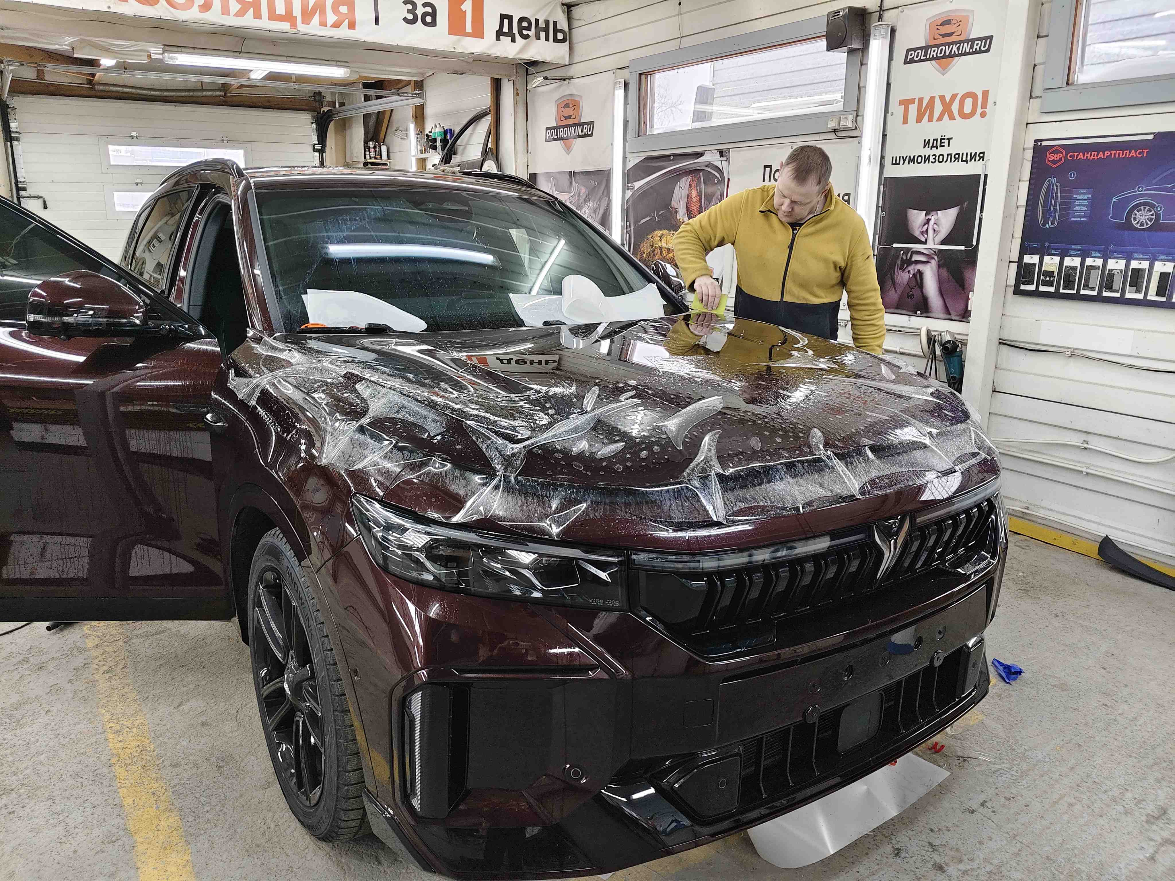 Оклейка автомобиля защитной плёнкой