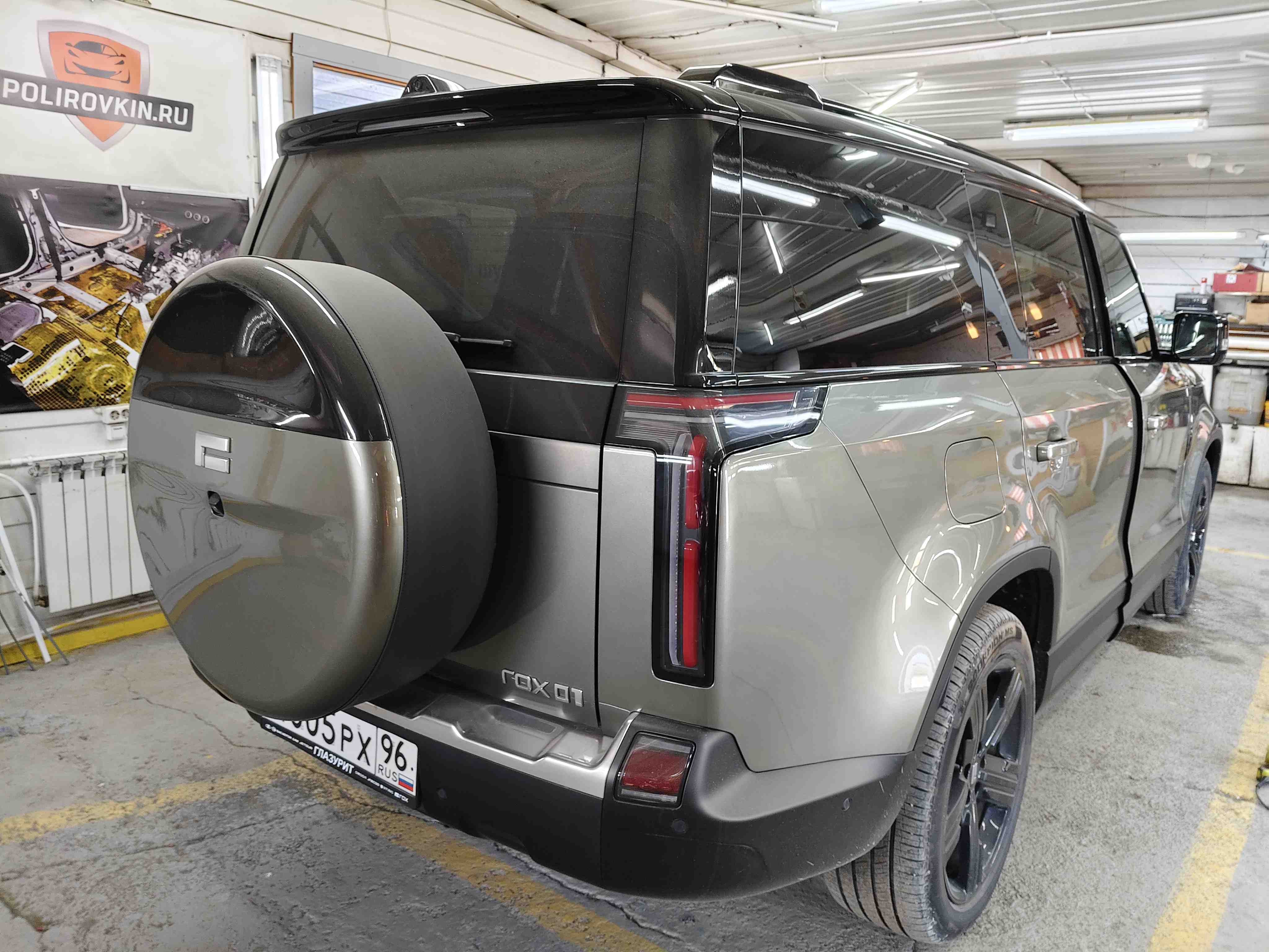 Легковой автомобиль с тонировкой стёкол